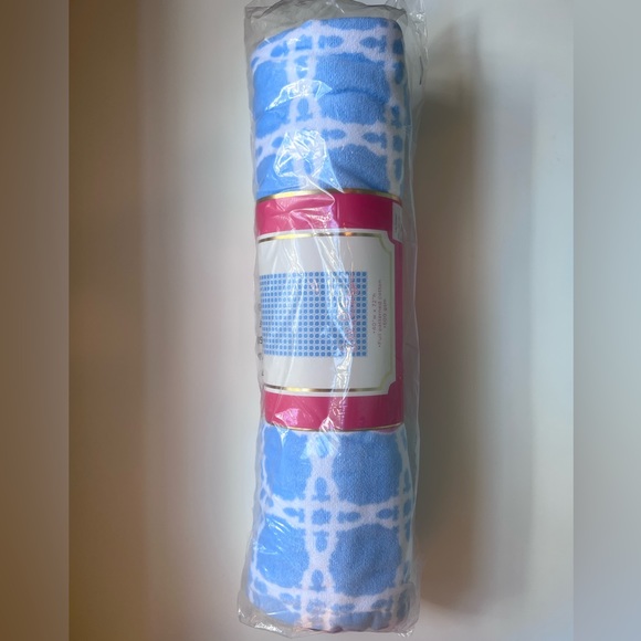 Lilly Pulitzer Frenchie Blue Caning Beach Towel, NIB - Picture 2 of 5